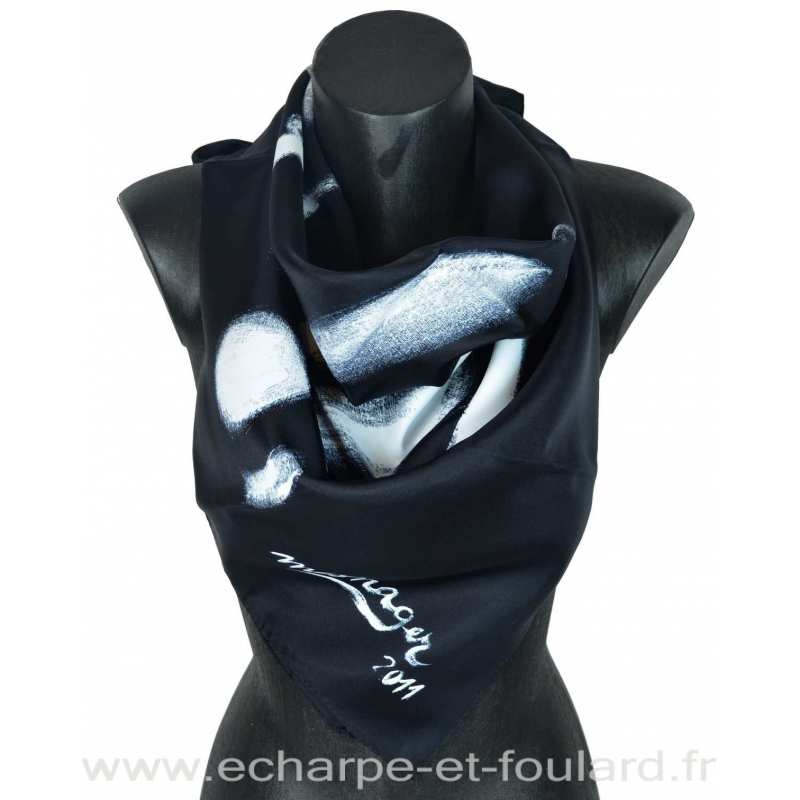 Foulard en soie Mesnager, Silhouette