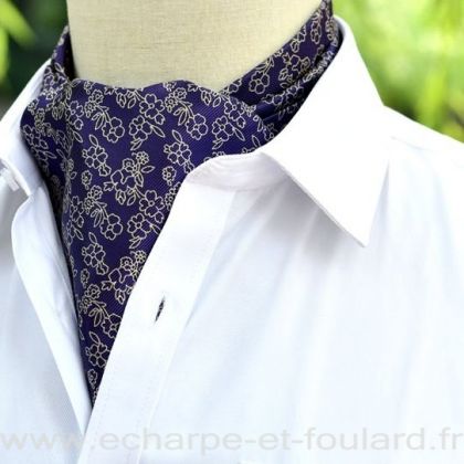 Foulard ascot à petites fleurs