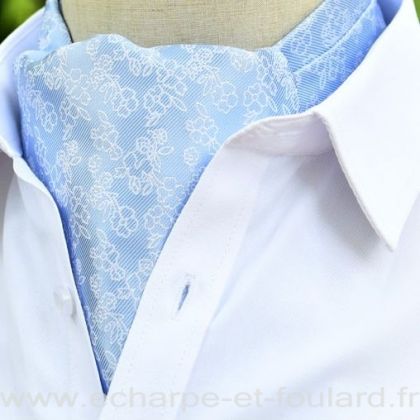 Foulard ascot à petites fleurs bleu ciel