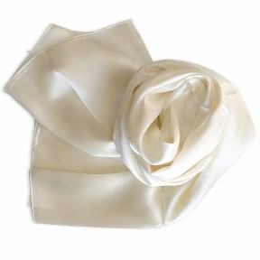 Echarpe en soie écrue